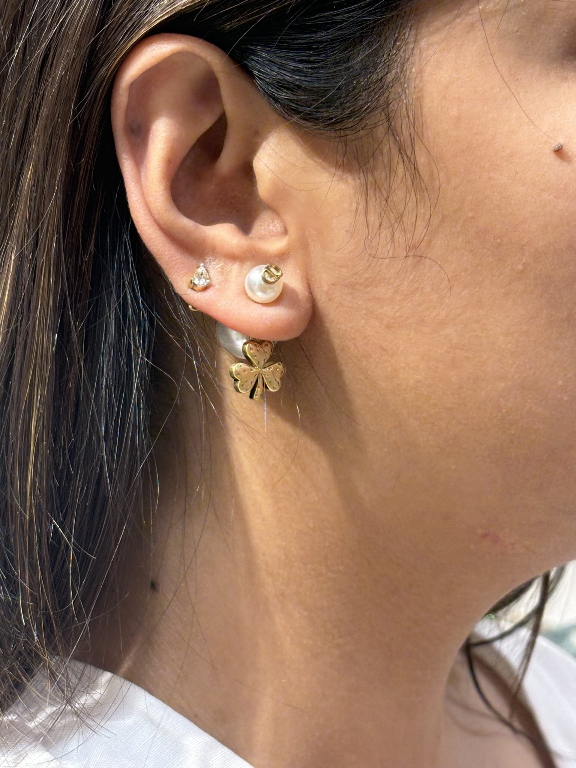 DIOR CD PEARL STUDS image 1