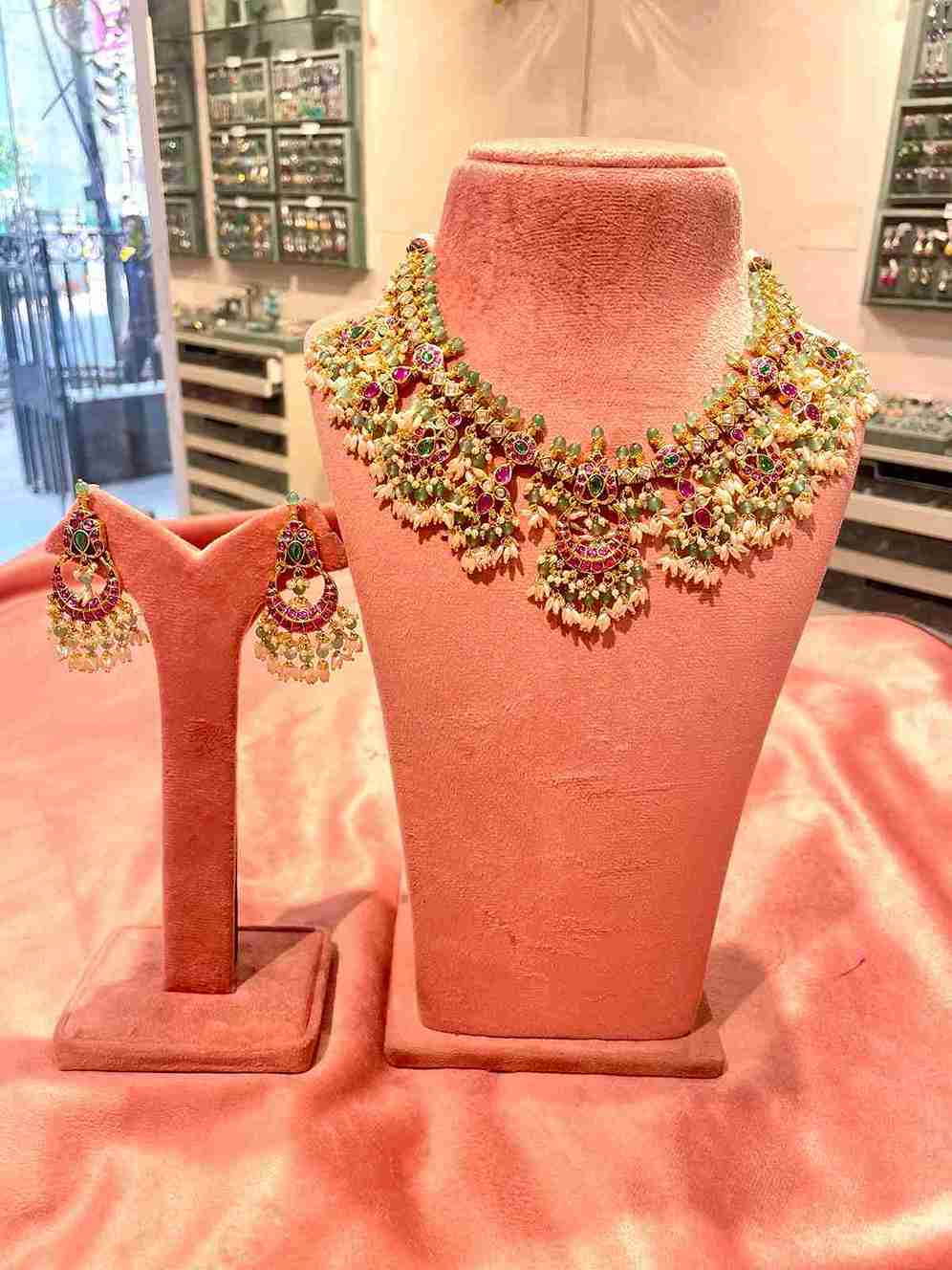 KEMPU TEMPLE NECKLACE image 0