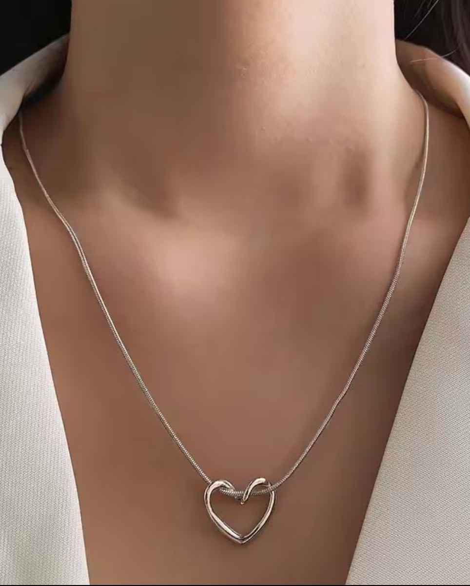 SILVER HEART PENDENT image 1