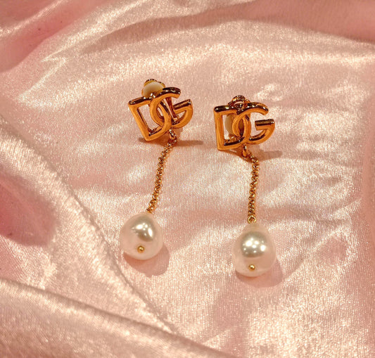 D AND G pearl hanging earring image 0