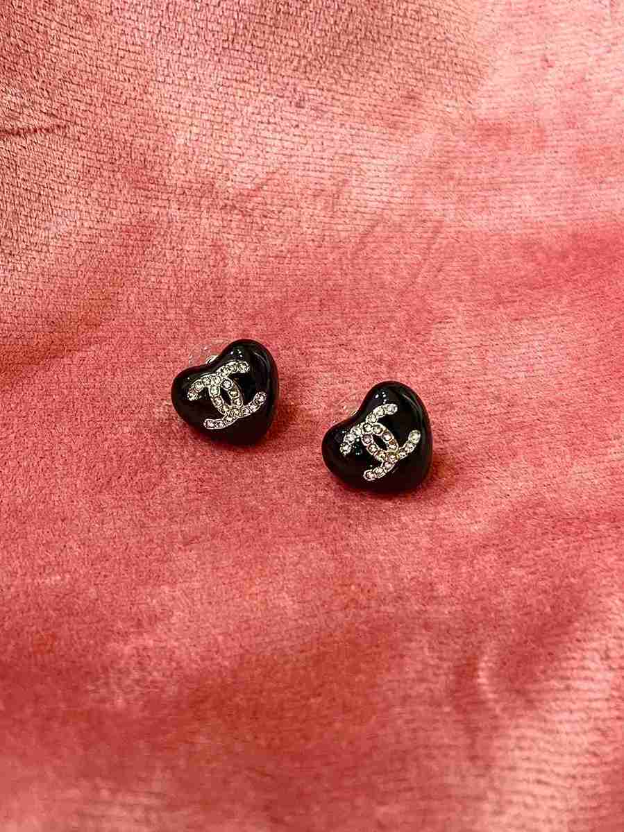 CHANEL BLACK HEART BLING STUD image 0