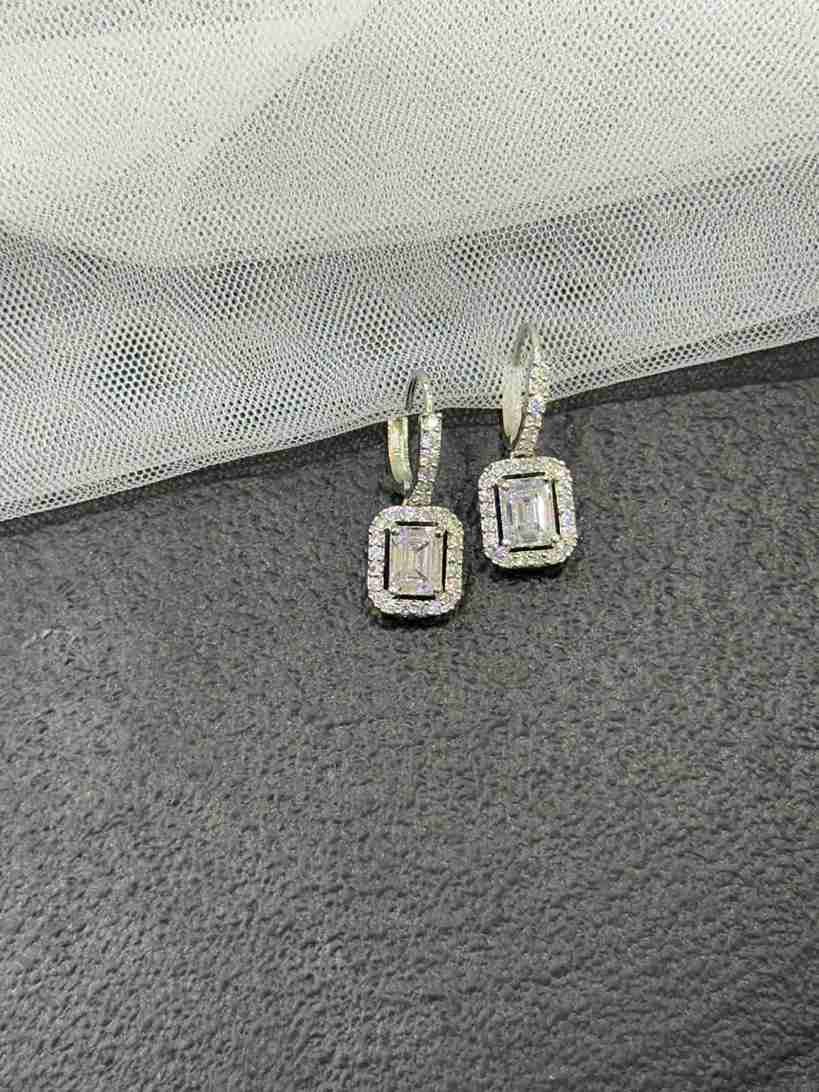 BAGUETTE DROP PURE SILVER EARRING image 0