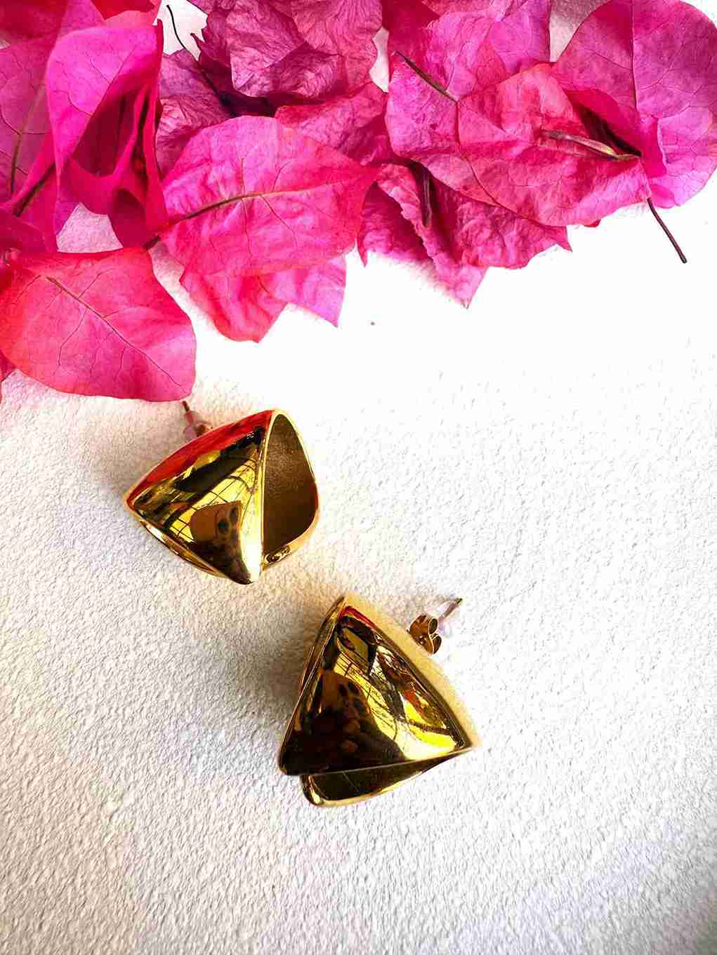 04 BRIANA TRIANGLE BOLD STUD image 0