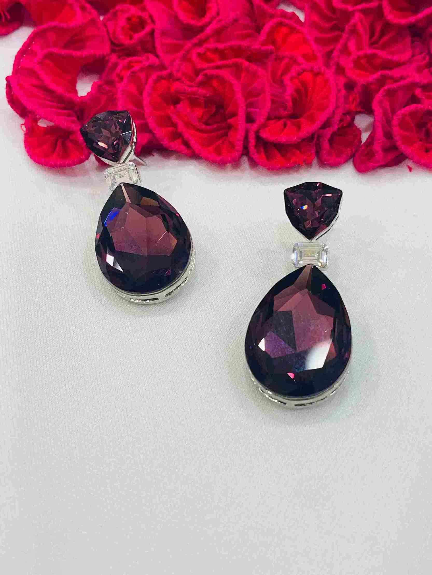 GARDENIA PURPLE EARRING image 0