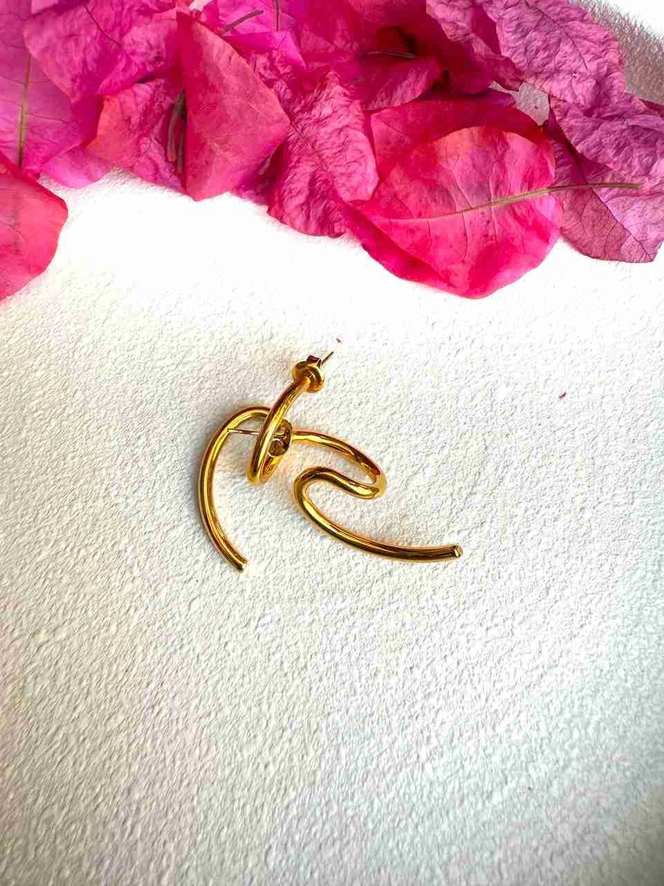 HOOK UP STUD image 0