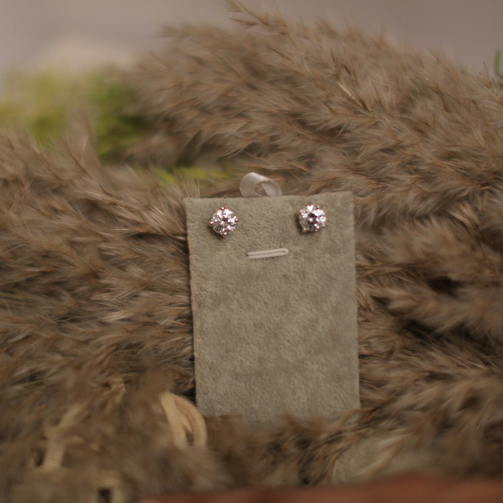 Round Shape Solitaire Studs Midi image 2