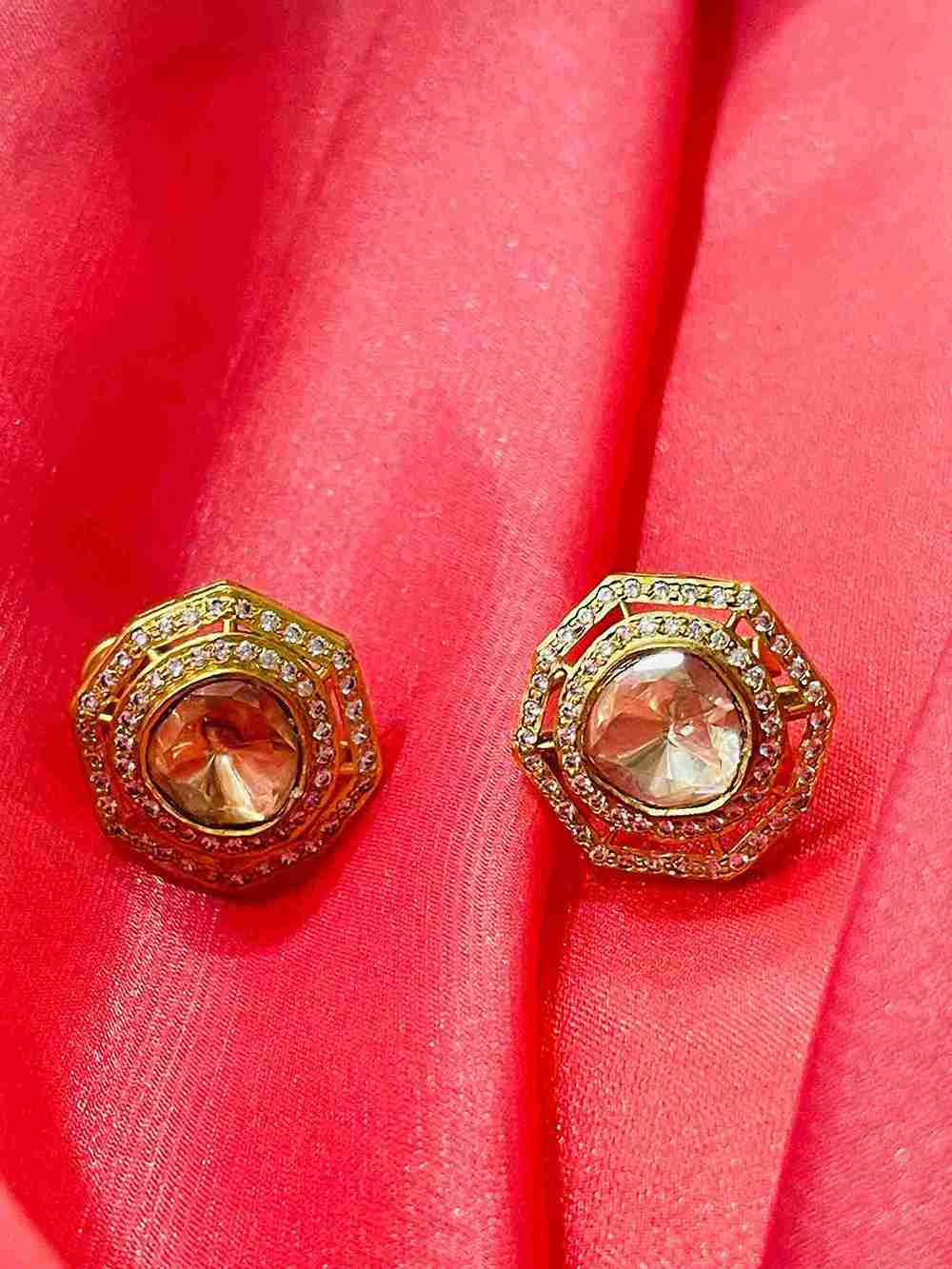 PIHU POLKI STUD image 0