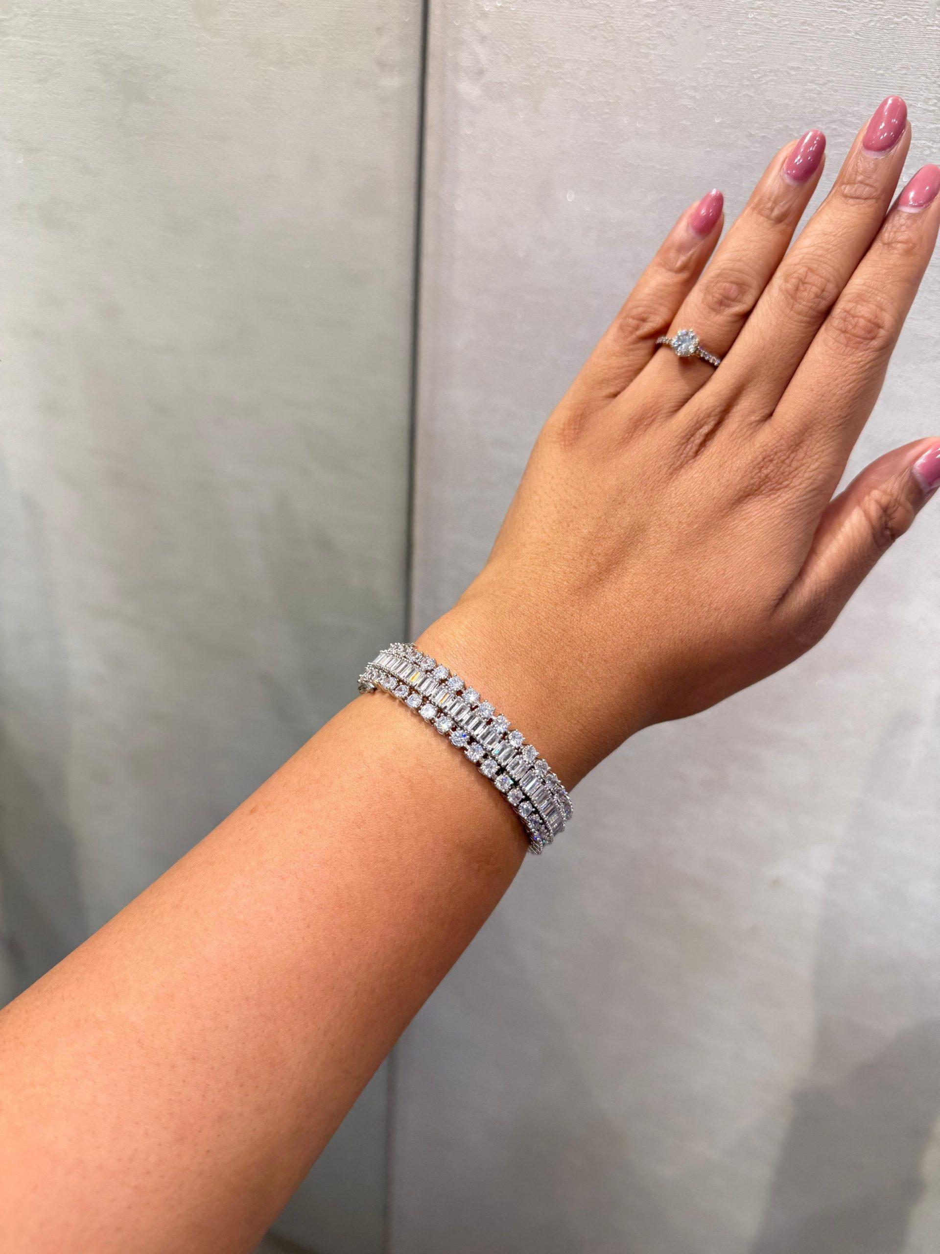 Avika ( Silver ) Openable Kada image 0