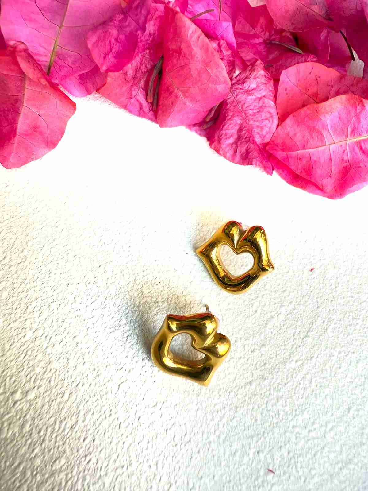 LIP STUD image 0