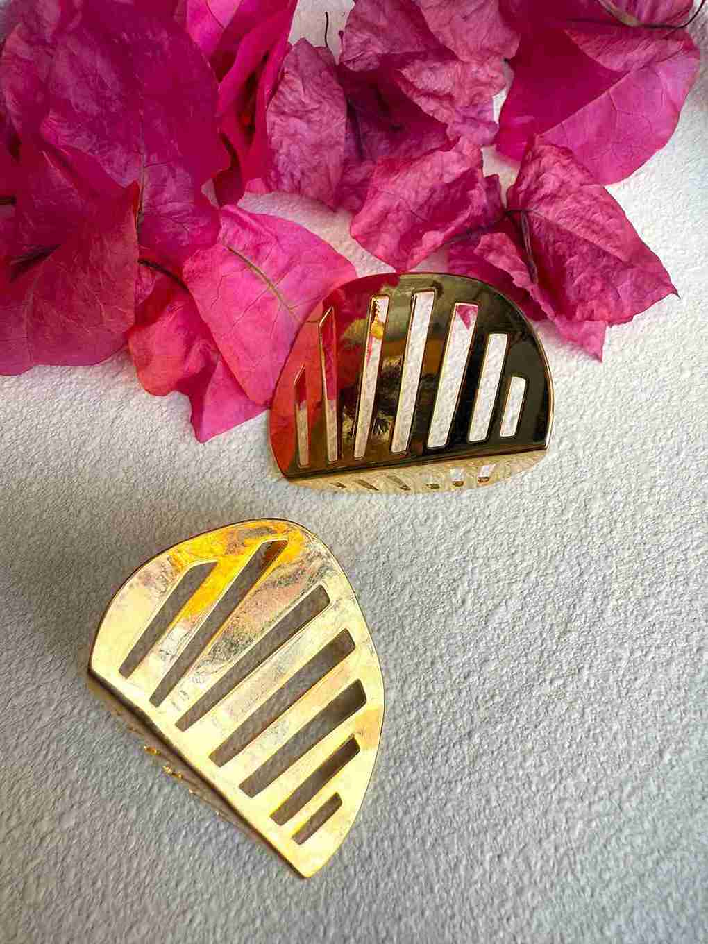 TATIANA BOLD STUD image 0