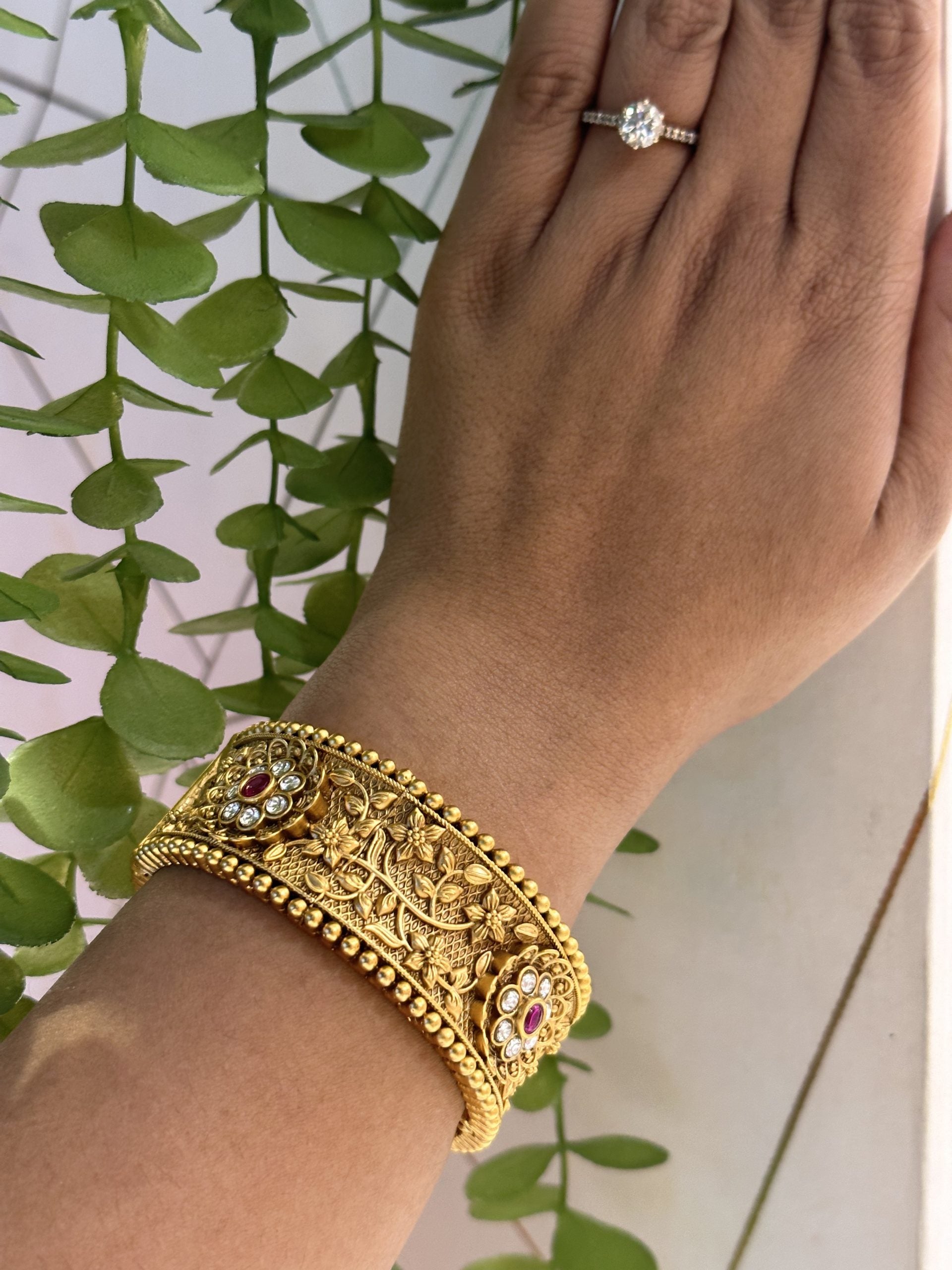 MIRA RAJWADA BANGLES image 0