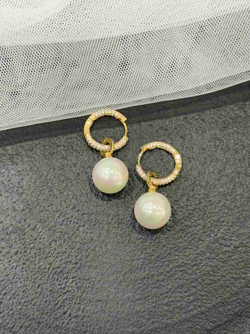 PURE SILVER PEARL EARRING image 0