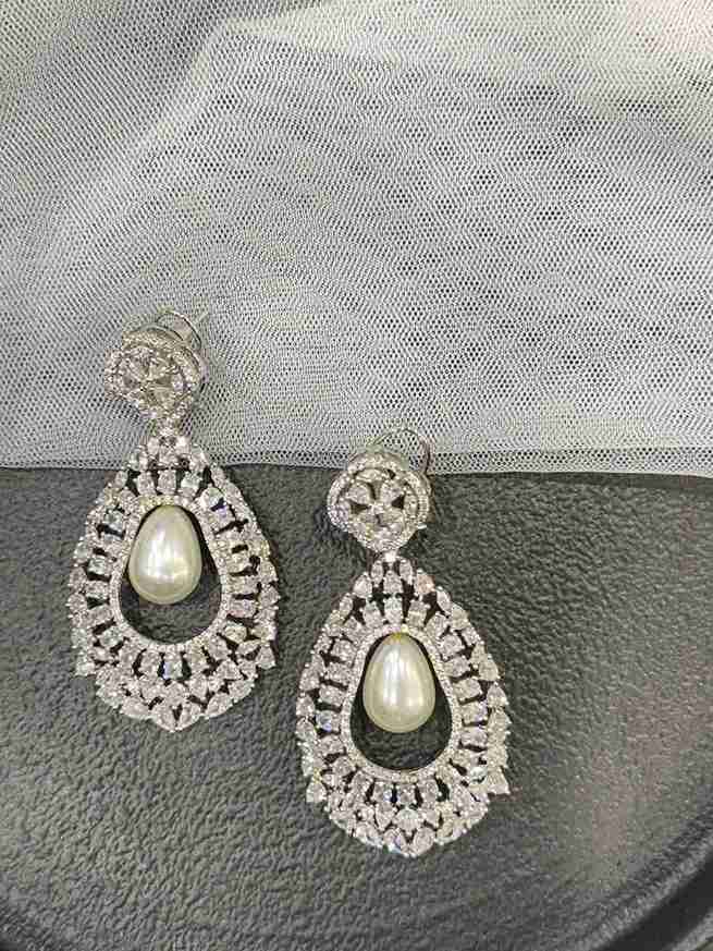 MADDY DIAMOND EARRING image 0