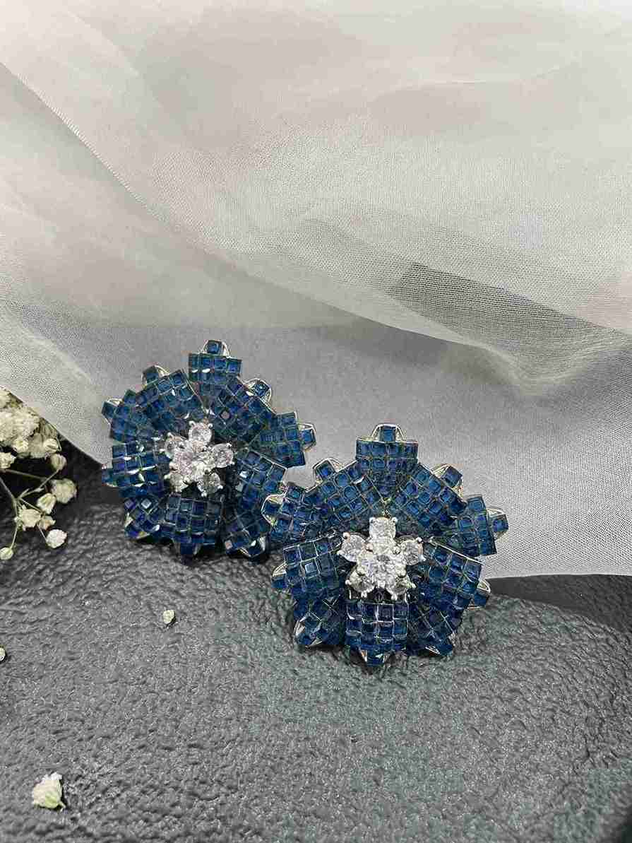 BLUE FLOWER STUD image 0