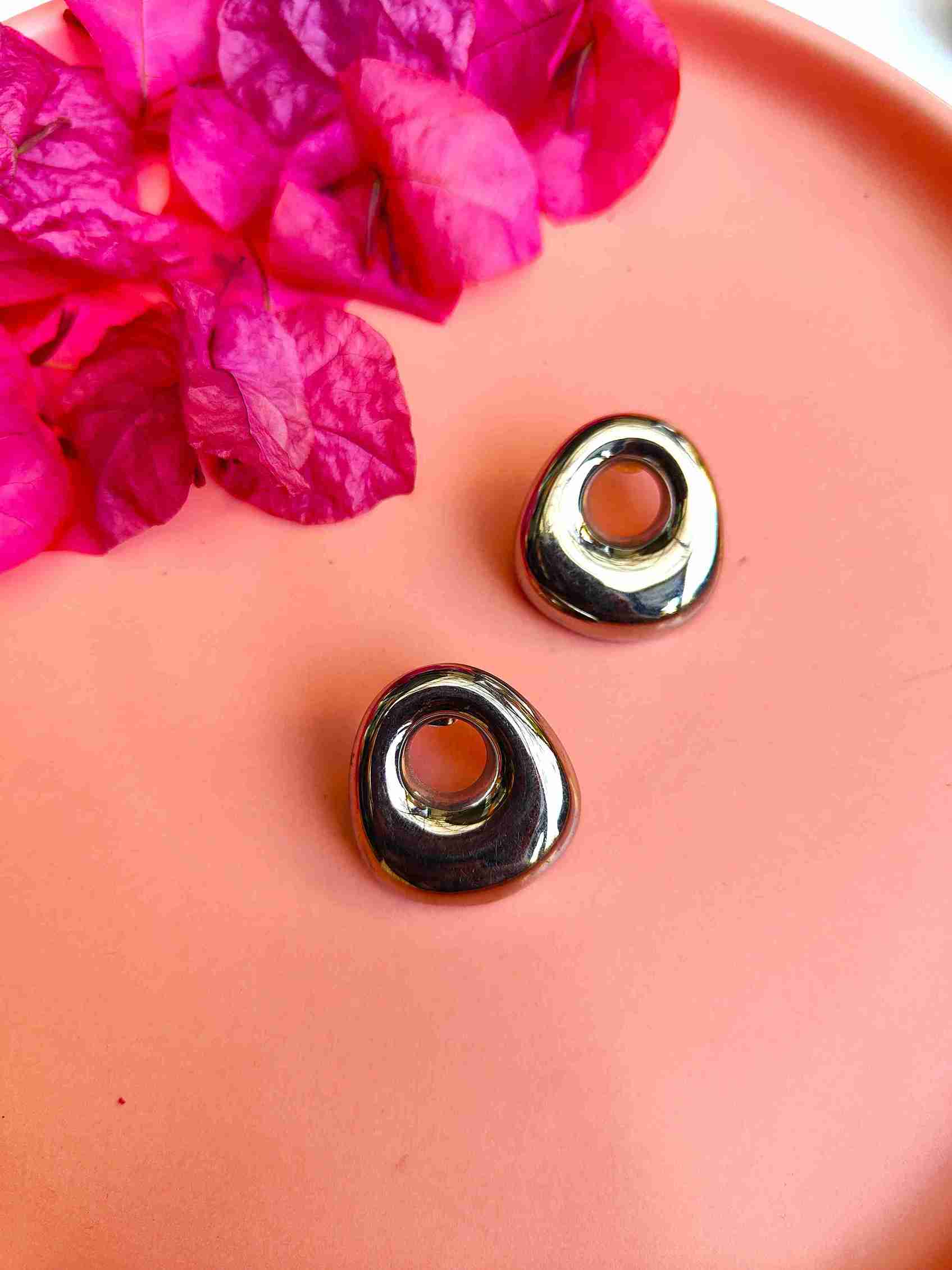 METELDA STUD image 0