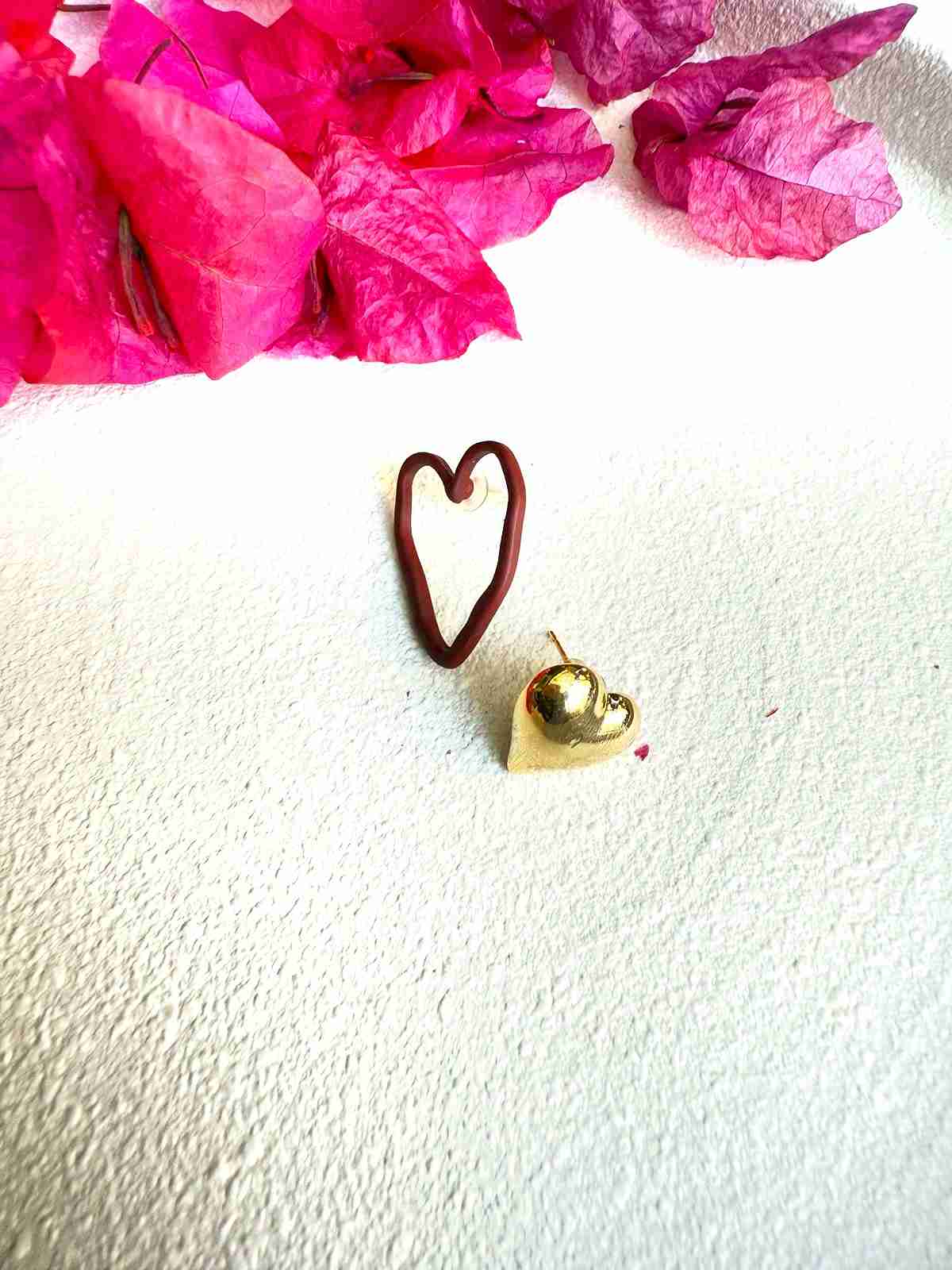 MISMATCH HEART STUD image 0
