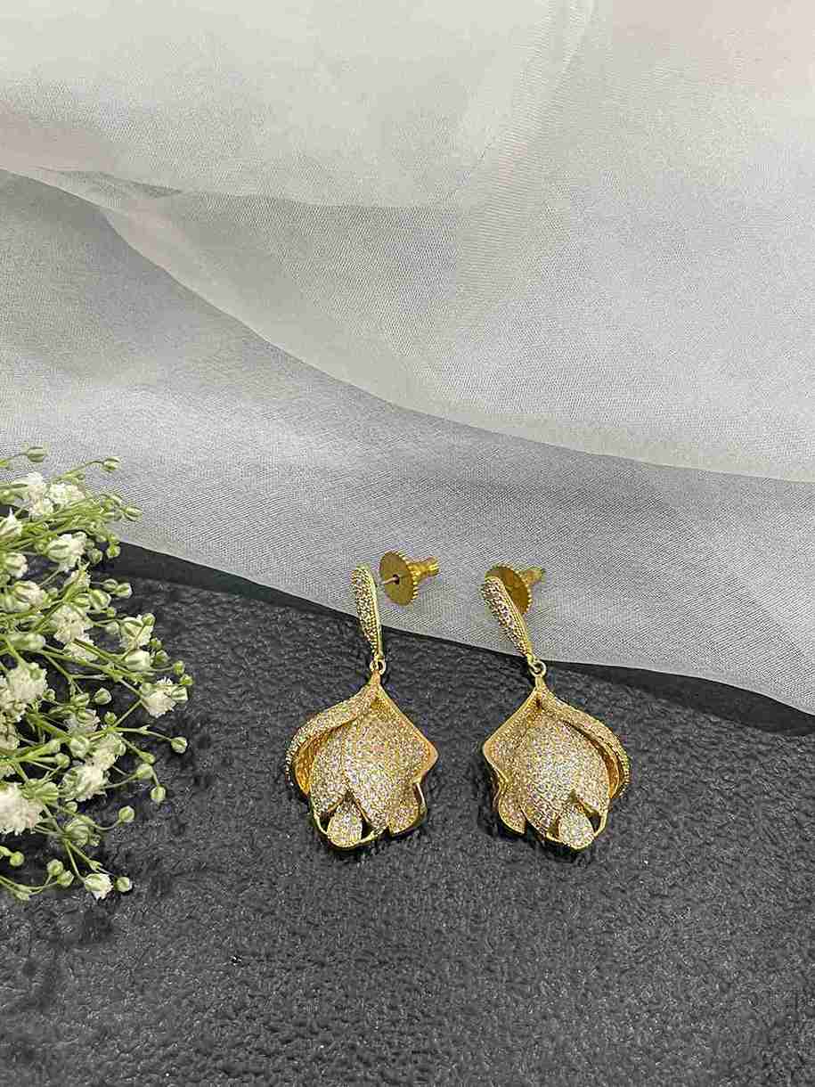 ROSE PETEL 92.5 SILVER EARRING image 0