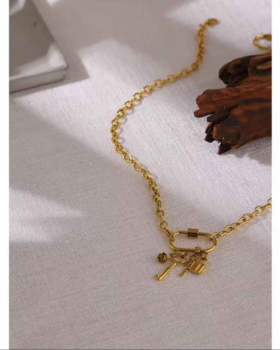 CASSIDY KEY NECKLACE image 1