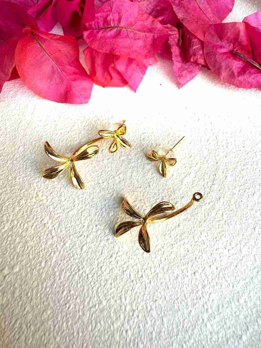 SHILOH FLOWER STUD image 0