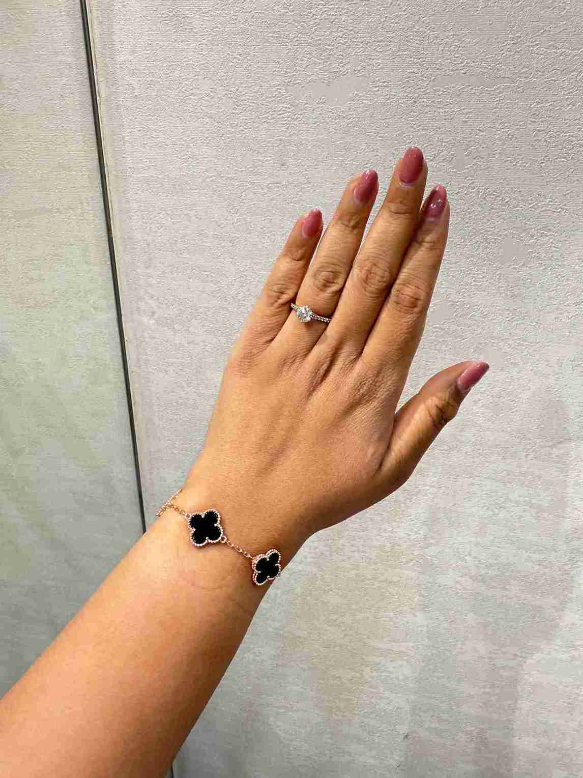 VANCLEEF BLACK BRACELET image 0