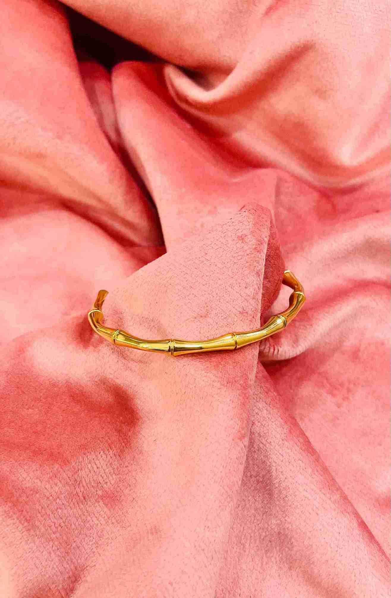 1 HPUP GOLD C BRACELET image 0
