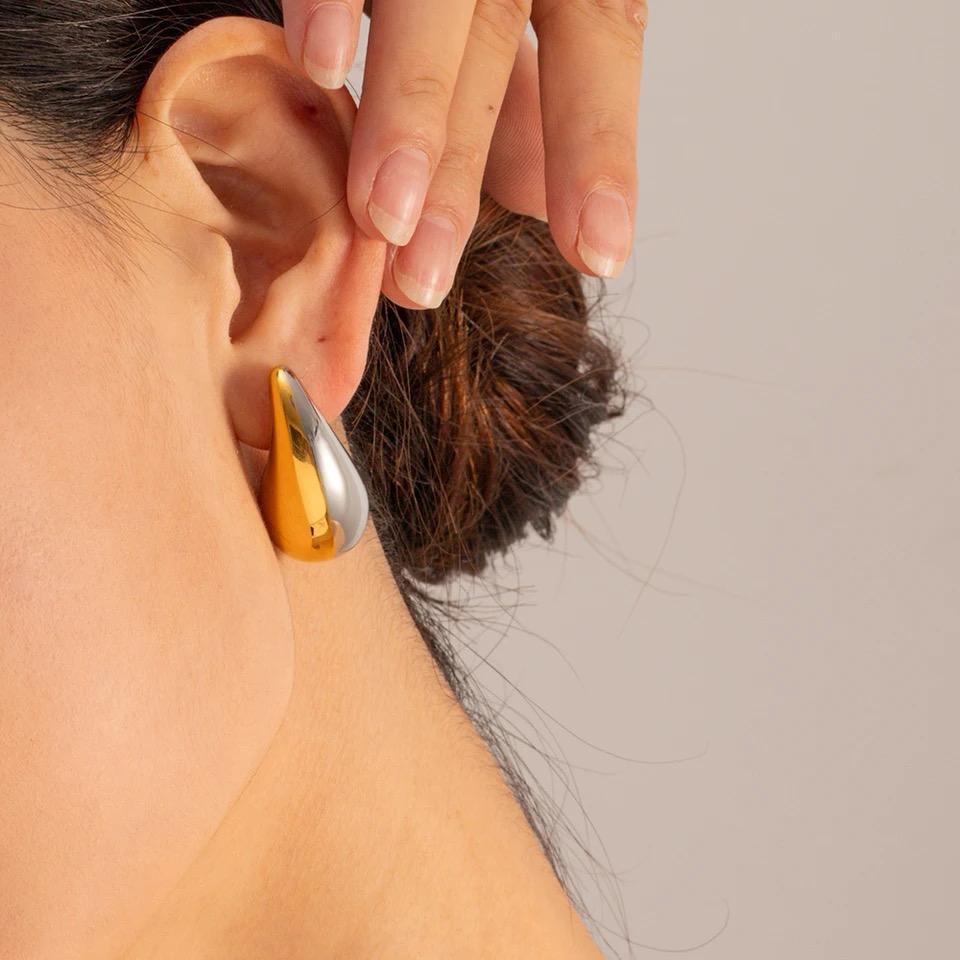 SILVER AND GOLD STUD image 0