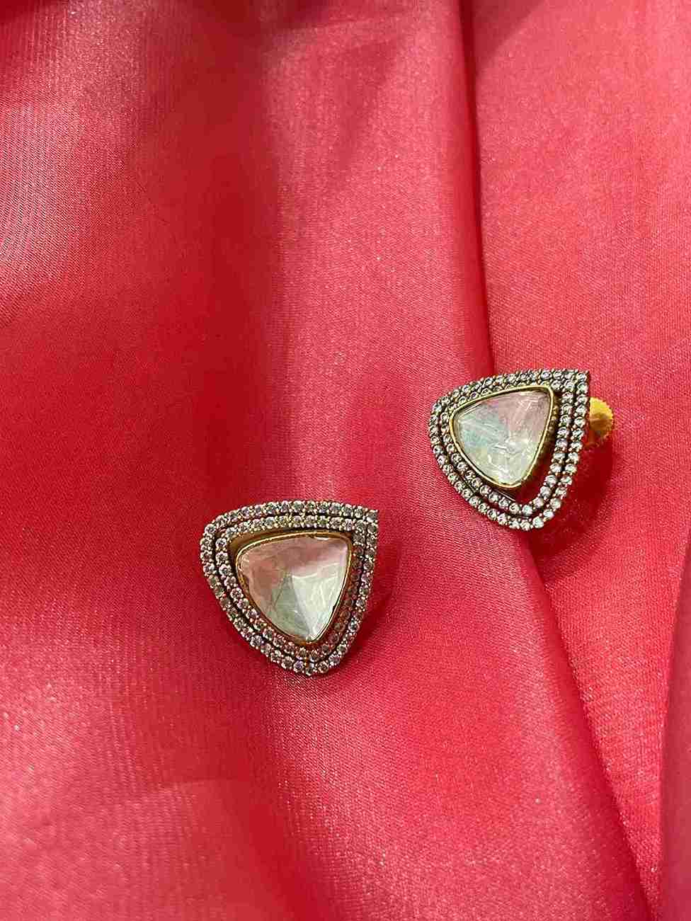 VEDANSHI POLKI STUD image 0