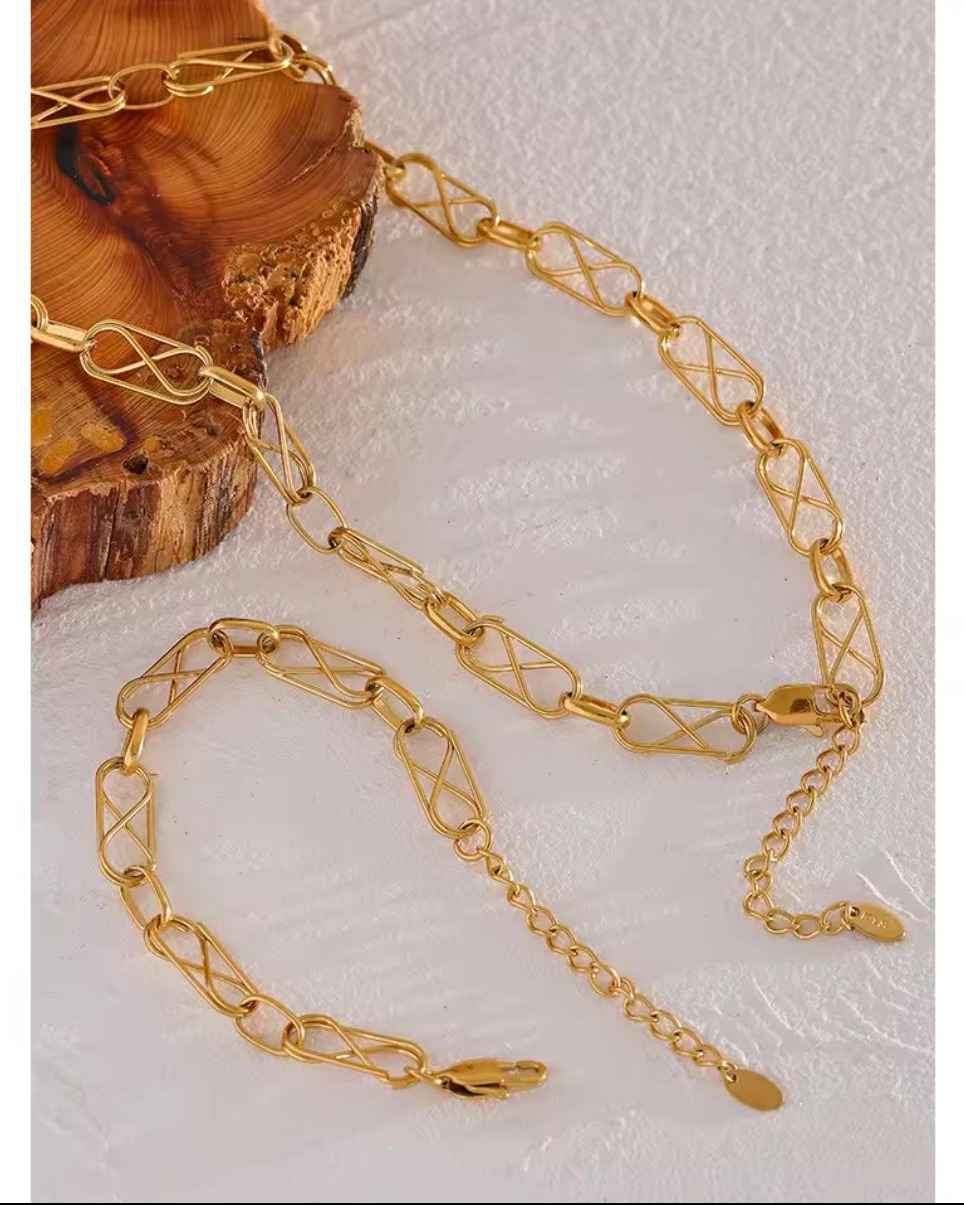 TORAN GOLD CHAIN image 1
