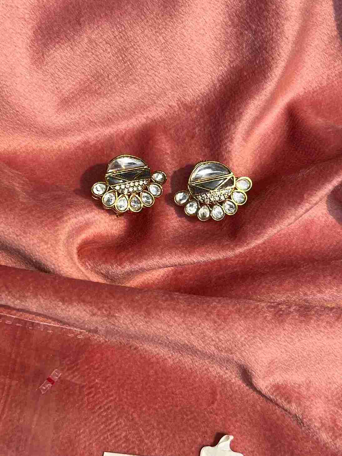 khusi mini stud image 0