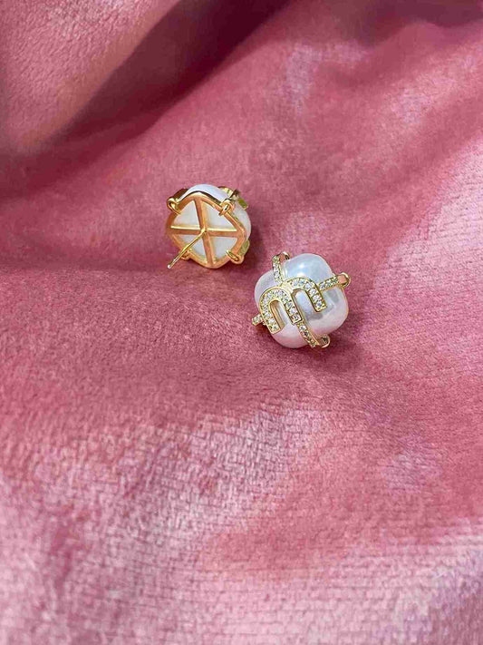 MIU MIU PEARL STUD image 0