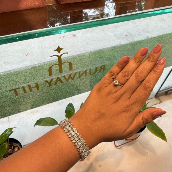 Anvika Diamond Bangle