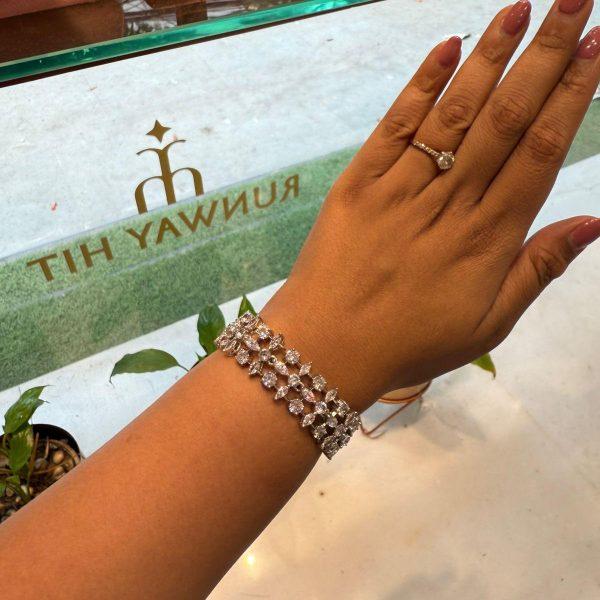 Luvika Diamond Bangle