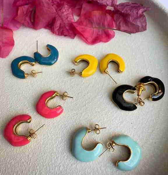 ENAMEL BLACK C HOOPS