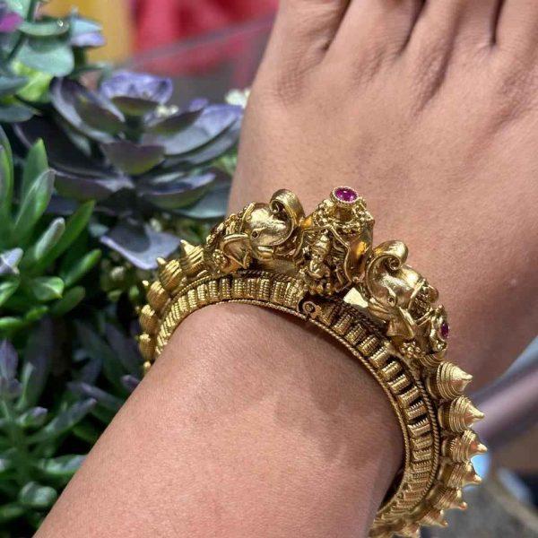 HASTI PACHELI BANGLE