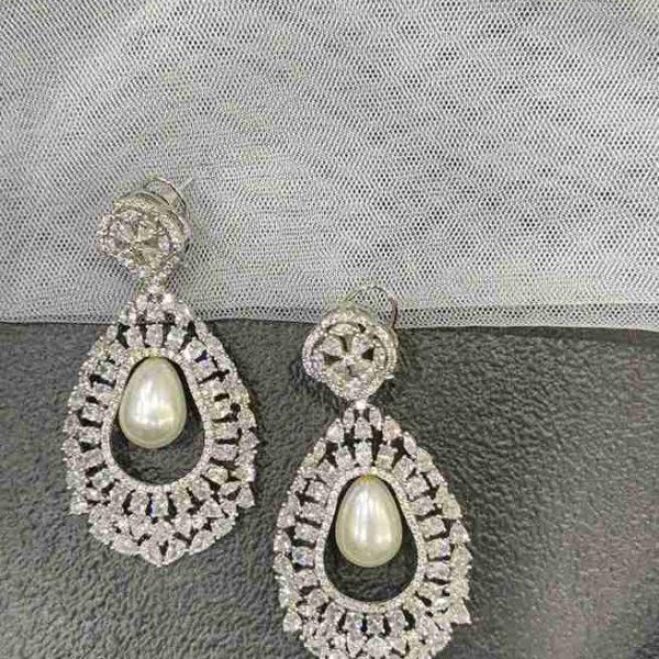 MADDY DIAMOND EARRING