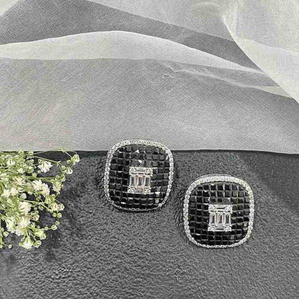 SQUARE BLACK EARRING